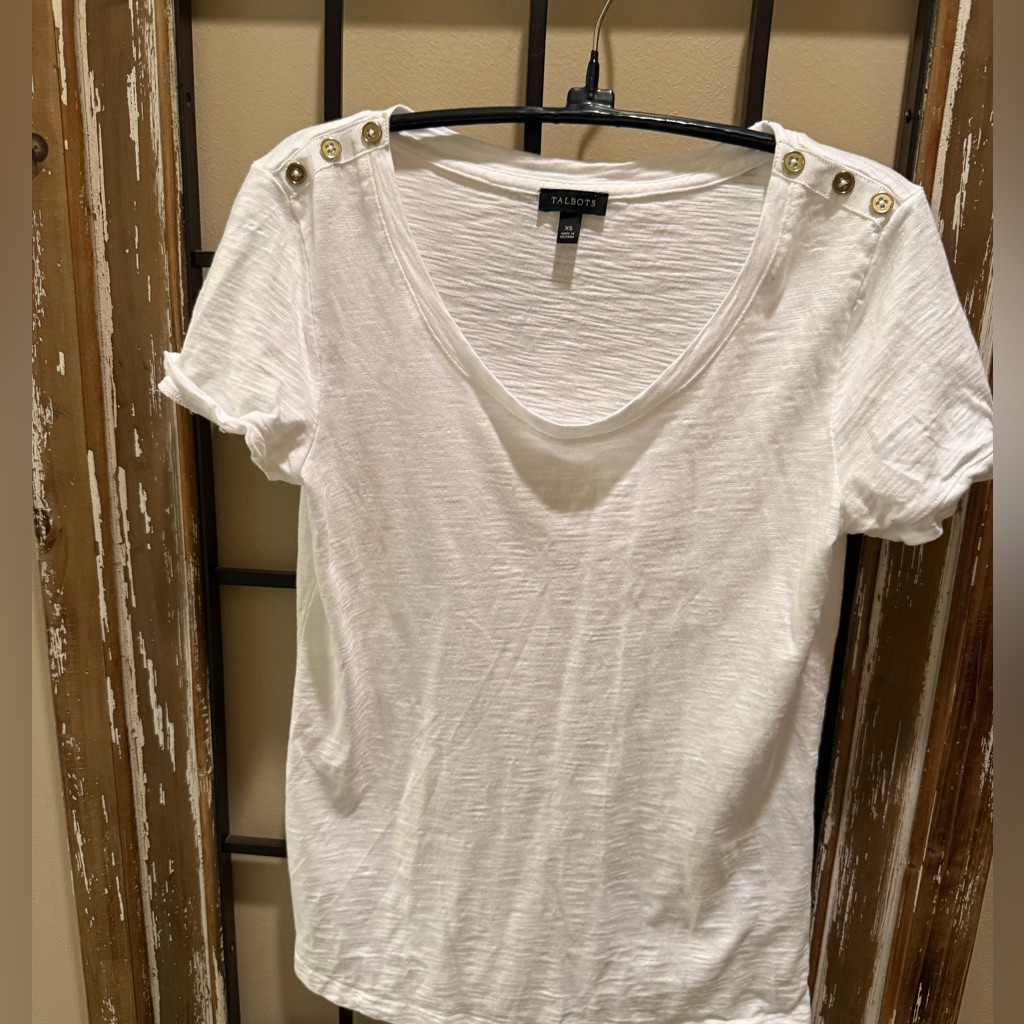 Talbots White Cotton/Modal Tee. Buttons On Shoulders. Xs Euc
